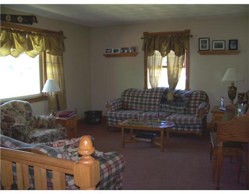 224 Dairy Farm Road Mount Morris, PA 15349 - Photo 4 of 18 Living Room.