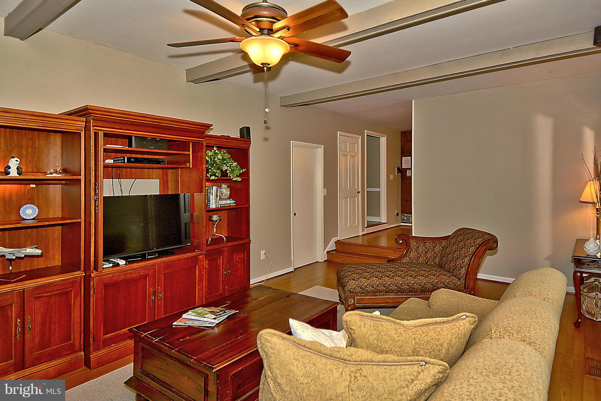 9924 Dellcastle Road Gaithersburg, MD 20886 - Photo 15 of 29 Family Room