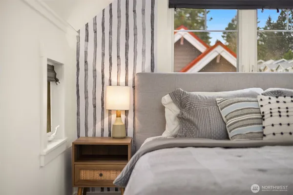 $698,000 | 672 Madison Avenue North, Bainbridge Island, WA 98110