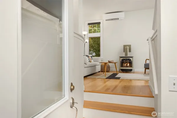 $698,000 | 672 Madison Avenue North, Bainbridge Island, WA 98110