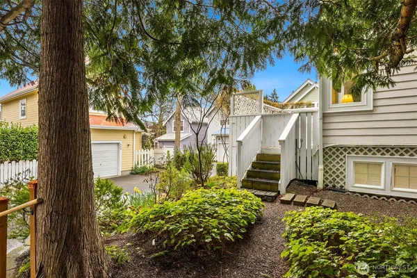 $698,000 | 672 Madison Avenue North, Bainbridge Island, WA 98110