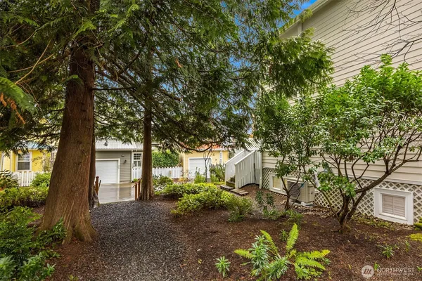 $698,000 | 672 Madison Avenue North, Bainbridge Island, WA 98110
