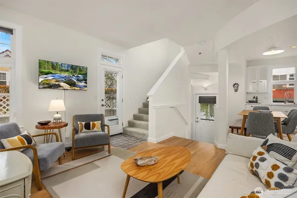 $698,000 | 672 Madison Avenue North, Bainbridge Island, WA 98110