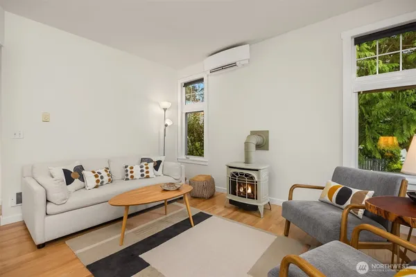 $698,000 | 672 Madison Avenue North, Bainbridge Island, WA 98110