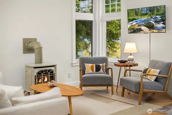 $698,000 | 672 Madison Avenue North, Bainbridge Island, WA 98110