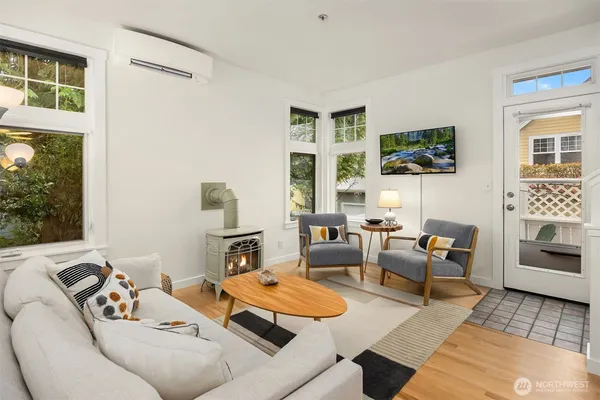 $698,000 | 672 Madison Avenue North, Bainbridge Island, WA 98110