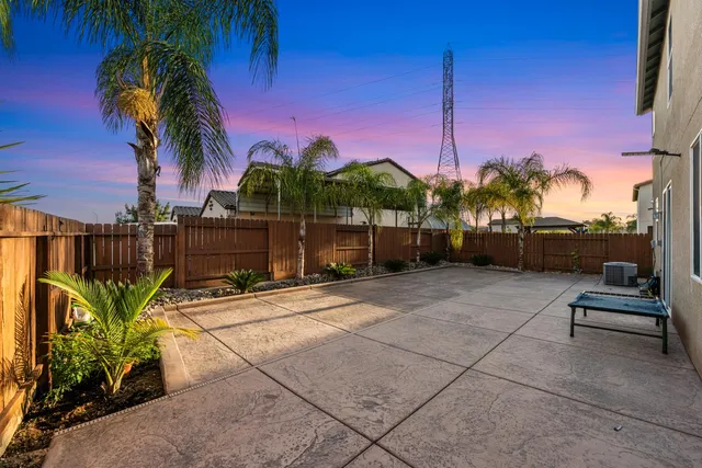 a view of a yard with furniture