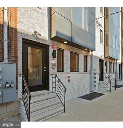 $3,250 | 1515 Brown Street, Unit 3, Philadelphia, PA 19130