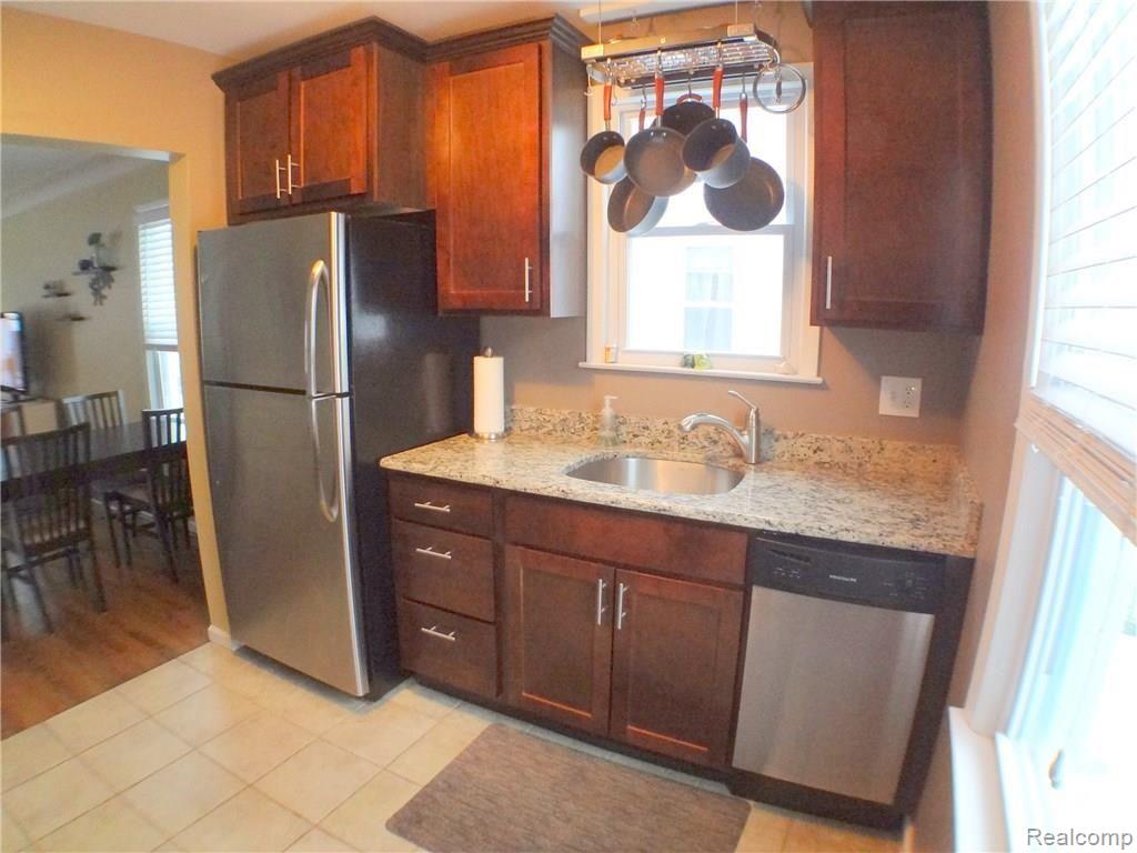 929 Cambridge Road Berkley, MI 48072 - Photo 3 of 18