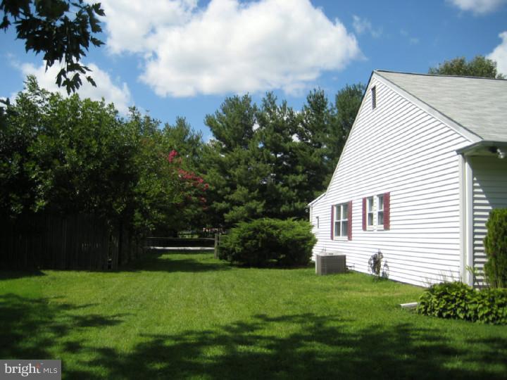 562 Lamplighter Road Horsham, PA 19044 - Photo 18 of 19 Exterior Side