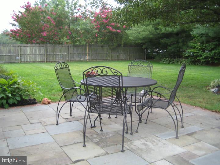 562 Lamplighter Road Horsham, PA 19044 - Photo 19 of 19 Patio