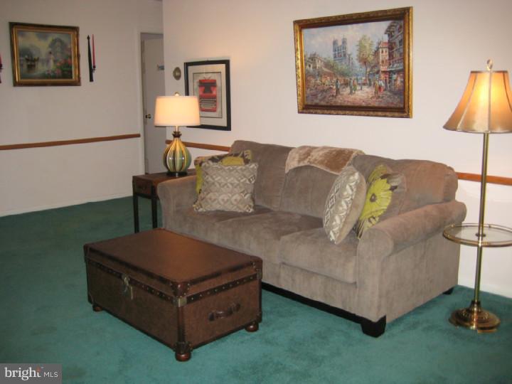 562 Lamplighter Road Horsham, PA 19044 - Photo 4 of 19 Living Room