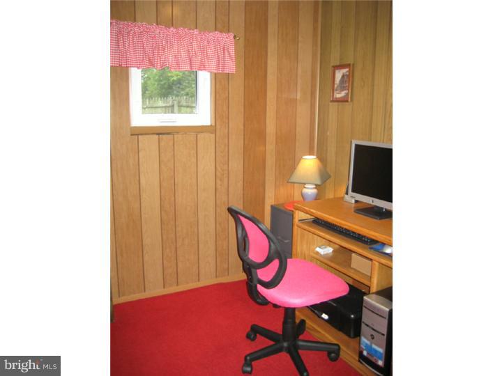 562 Lamplighter Road Horsham, PA 19044 - Photo 9 of 19 Office / Study