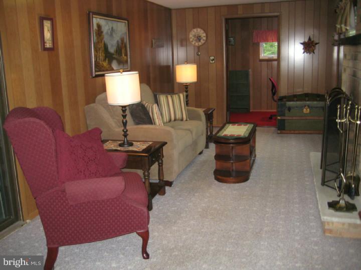 562 Lamplighter Road Horsham, PA 19044 - Photo 10 of 19 Family Room
