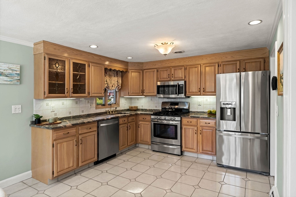 14 Belmont Road Burlington, MA 01803 - Photo 9 of 41