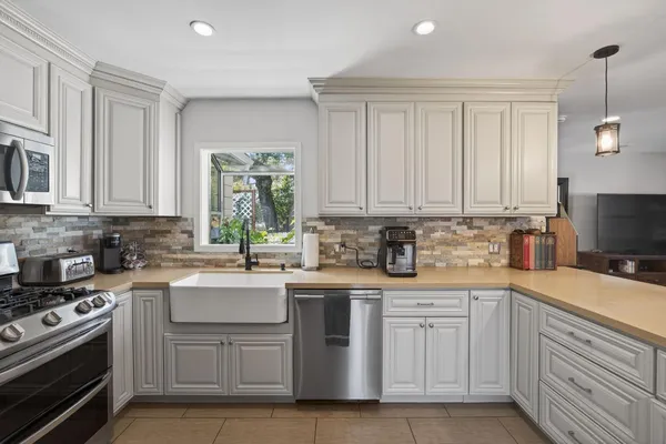 $899,000 | 98 Mountain View Street, Oak View, CA 93022