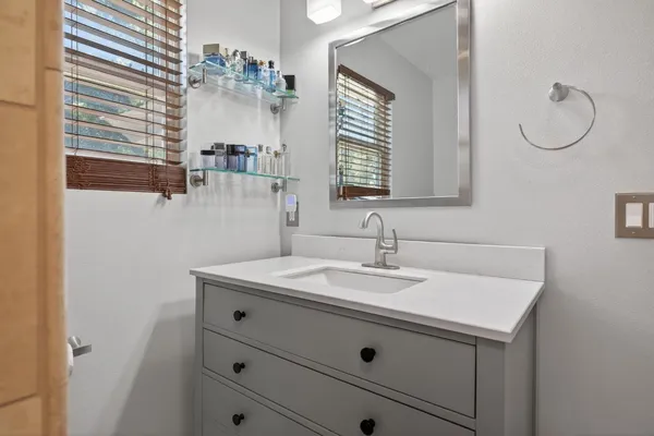 $899,000 | 98 Mountain View Street, Oak View, CA 93022