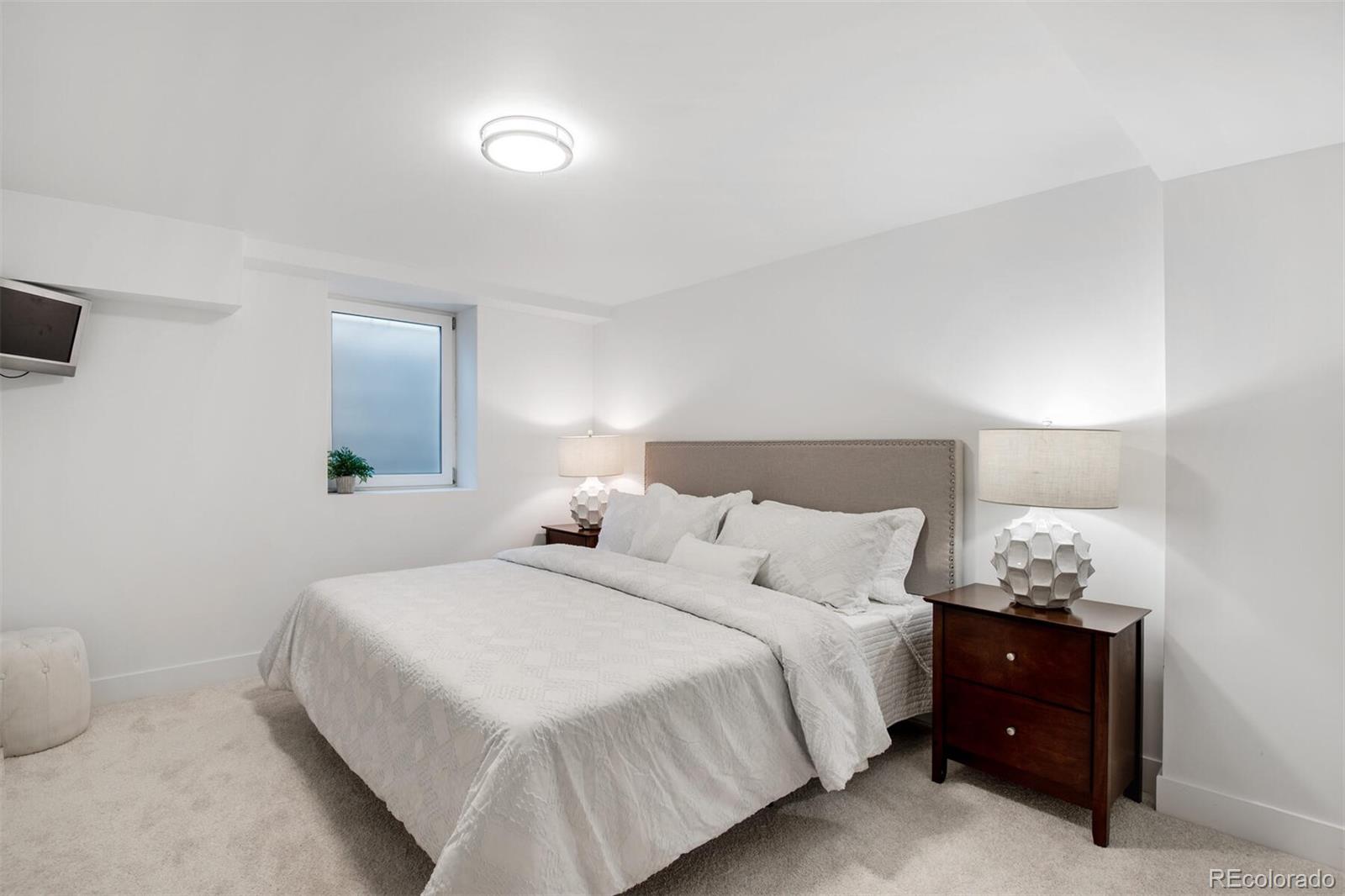 500 Iris Avenue Boulder, CO 80304 - Photo 37 of 39 a bedroom with a bed and a lamp