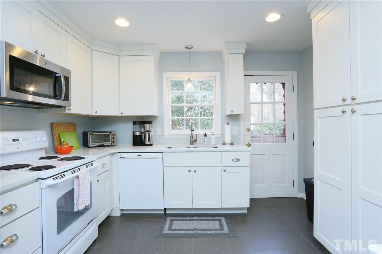 628 Tinkerbell Road Chapel Hill, NC 27517 - Photo 8 of 24 Gallery Image 8