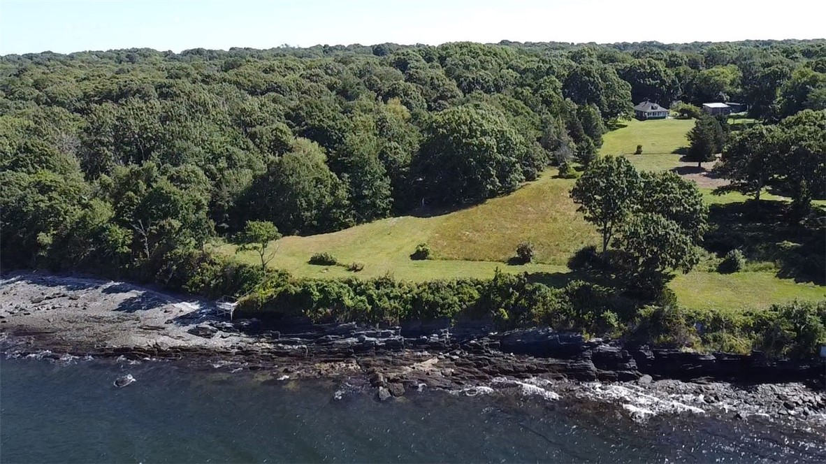 1261 North Main Road Jamestown, RI 02835 - Photo 2 of 11 Gallery Image 2