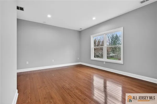 $4,500 | 19 Utica Road, Edison, NJ 08820