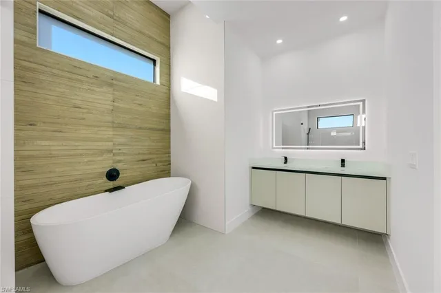 $799,000 | 141 Southeast 21st Street, Cape Coral, FL 33990