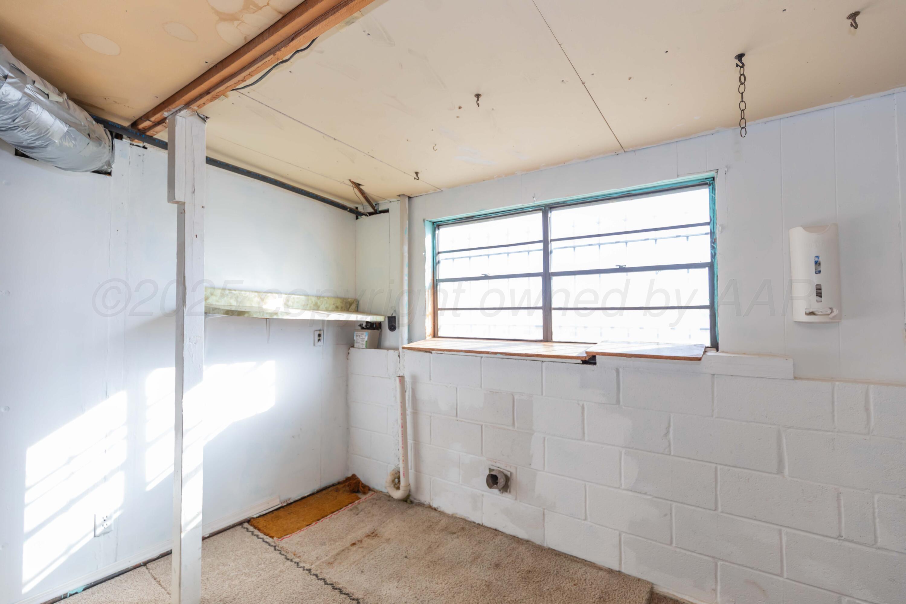 1808 Orange Street Amarillo, TX 79107 - Photo 35 of 38 a view of an empty room with a window