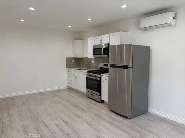 $2,200 | 22809 Gault Street, West Hills, CA 91307