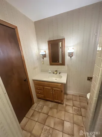 $3,800 | 182 Bloomfield Avenue, Iselin, NJ 08830