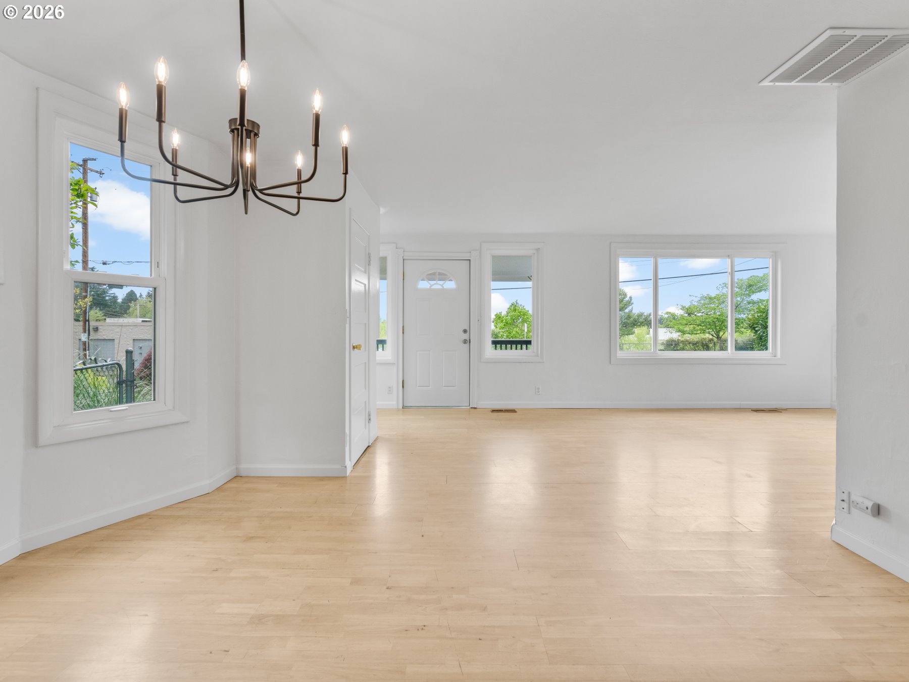 534 Northeast 67th Avenue Portland, OR 97213 - Photo 11 of 37 Dining Area