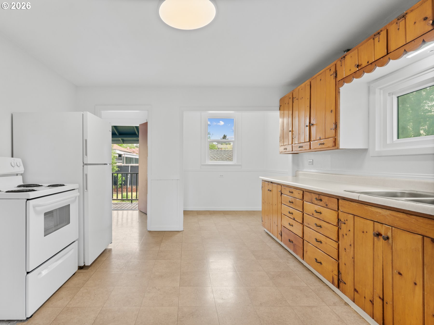 534 Northeast 67th Avenue Portland, OR 97213 - Photo 13 of 37 Kitchen/Nook