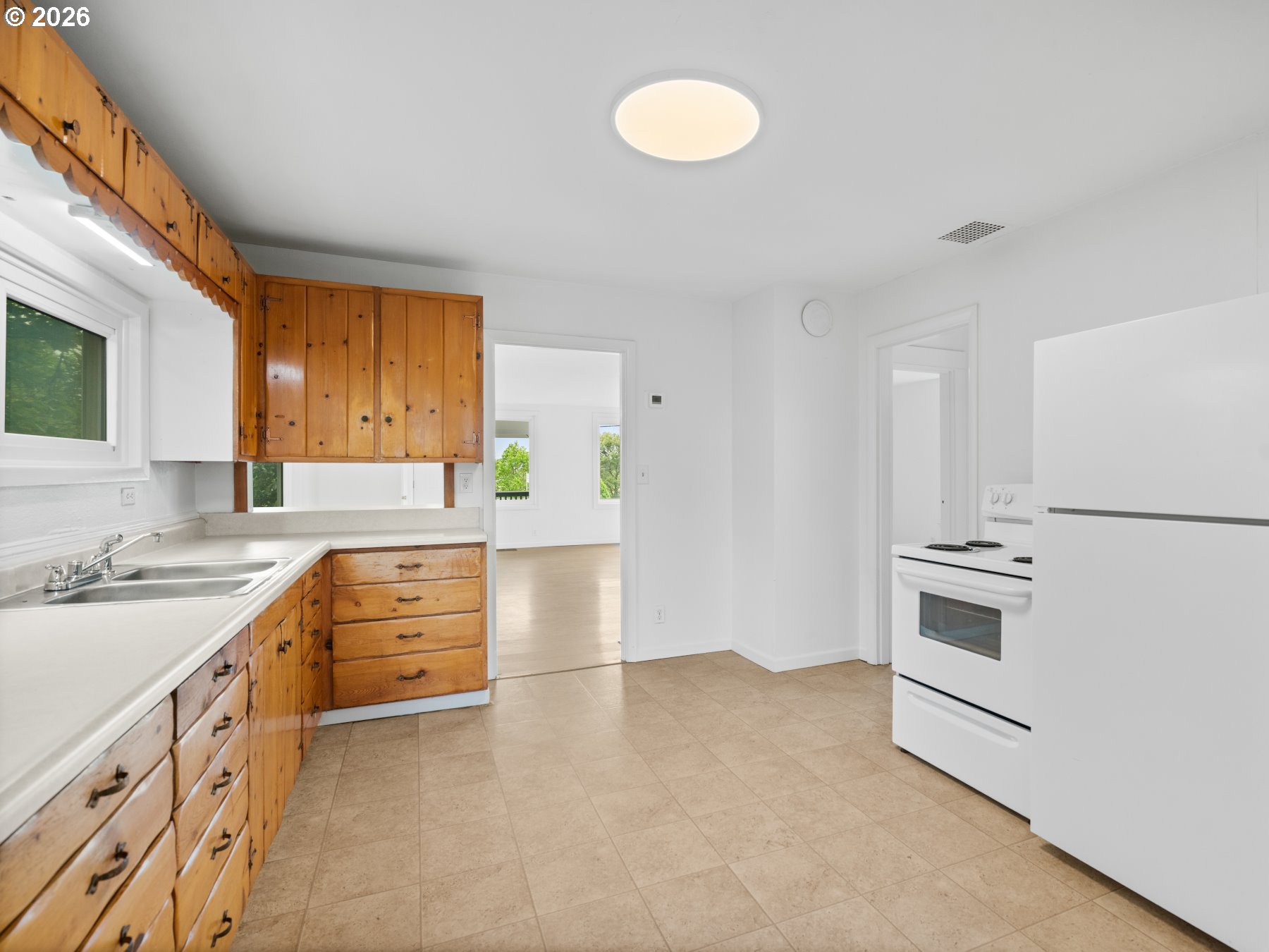 534 Northeast 67th Avenue Portland, OR 97213 - Photo 14 of 37 Kitchen