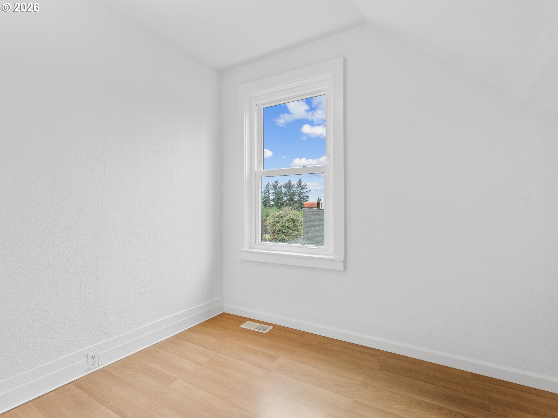 534 Northeast 67th Avenue Portland, OR 97213 - Photo 29 of 37 Bedroom