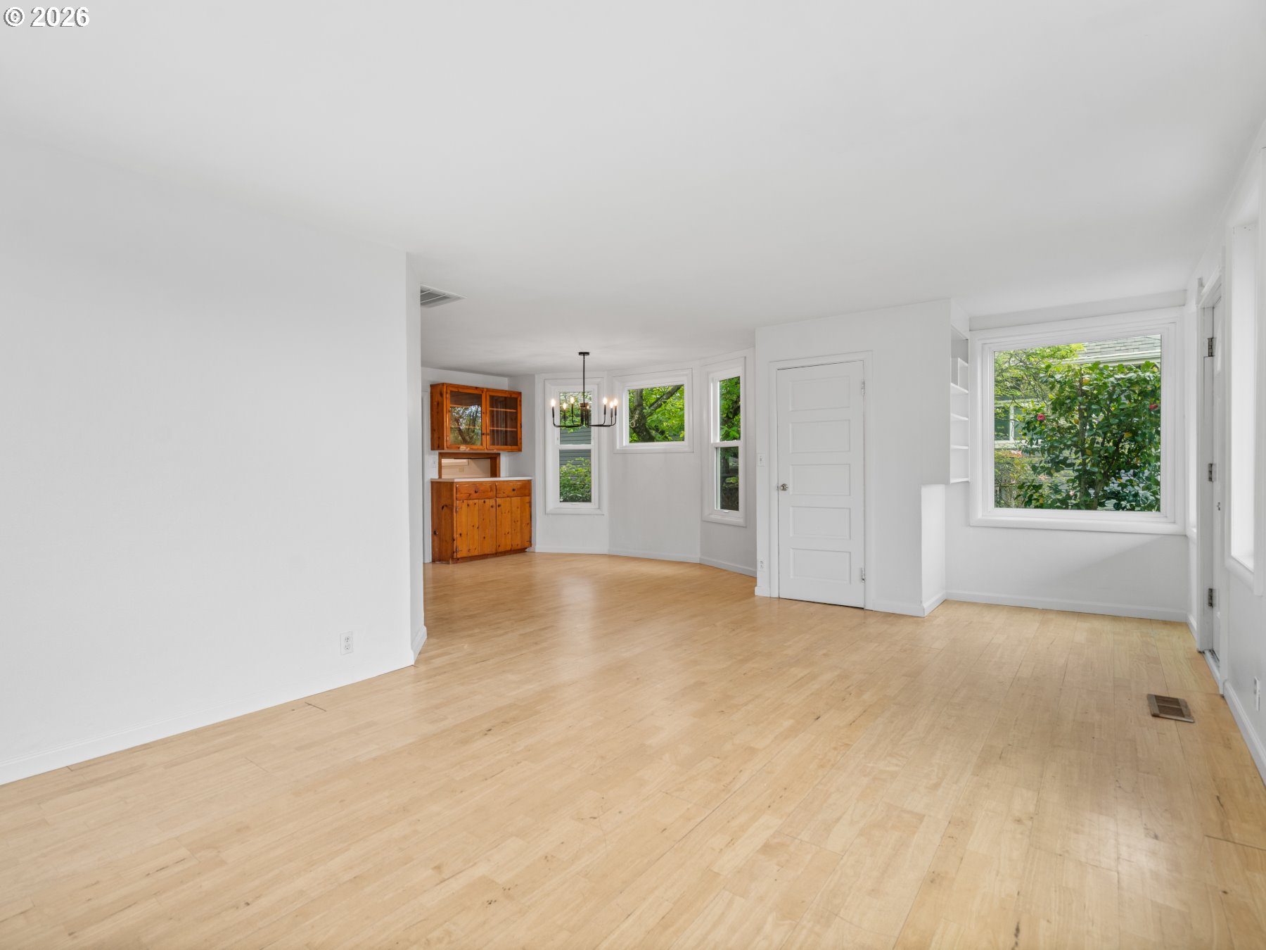 534 Northeast 67th Avenue Portland, OR 97213 - Photo 10 of 37 Living Room