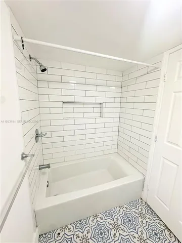 $1,700 | 553 Northeast 65th Street, Unit 3, Miami, FL 33138