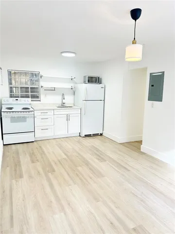 $1,700 | 553 Northeast 65th Street, Unit 3, Miami, FL 33138