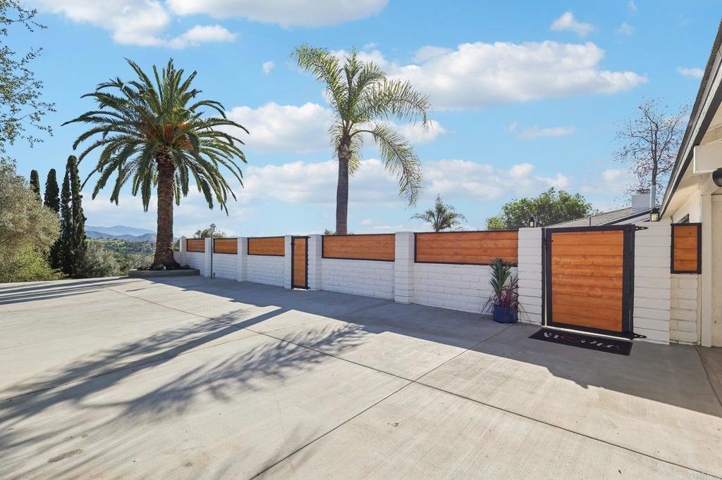 2235 Gum Tree Lane Fallbrook, CA 92028 - Photo 2 of 75