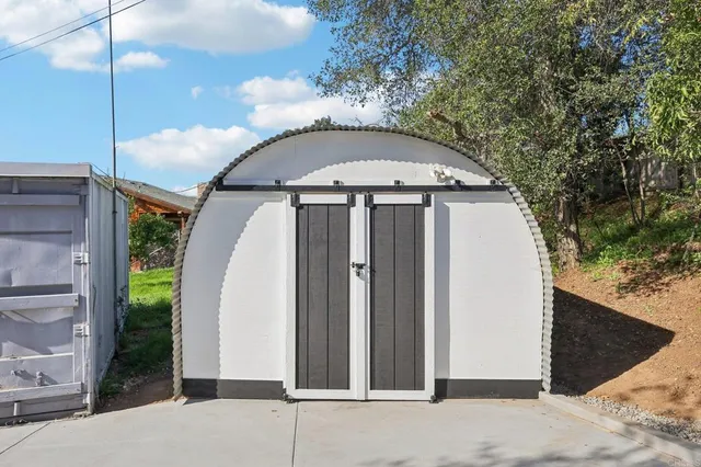 $1,275,000 | 2235 Gum Tree Lane, Fallbrook, CA 92028