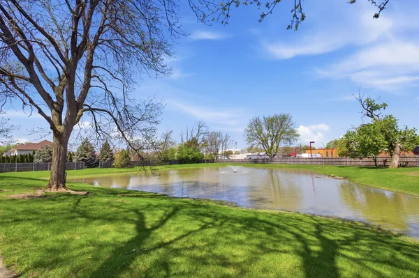 $1,800 | 744 Briar Hill Lane, Unit 5, Addison, IL 60101