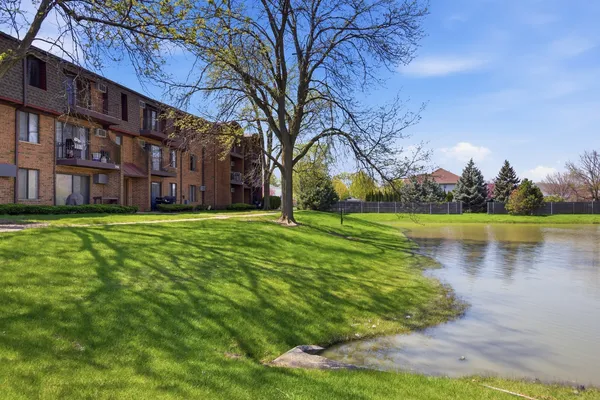 $1,800 | 744 Briar Hill Lane, Unit 5, Addison, IL 60101