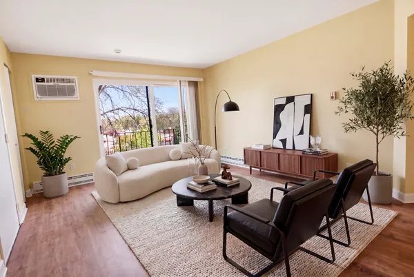 $1,800 | 744 Briar Hill Lane, Unit 5, Addison, IL 60101