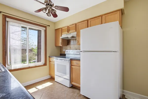 $1,800 | 744 Briar Hill Lane, Unit 5, Addison, IL 60101