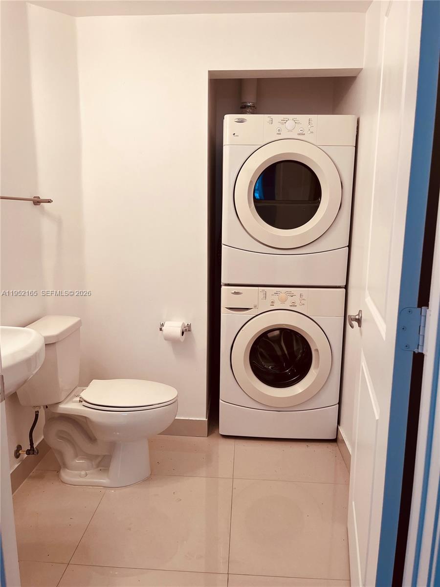 601 Northeast 23rd Street, Unit TH4 Miami, FL 33137 - Photo 6 of 27 2ND FLOOR BATHROOM