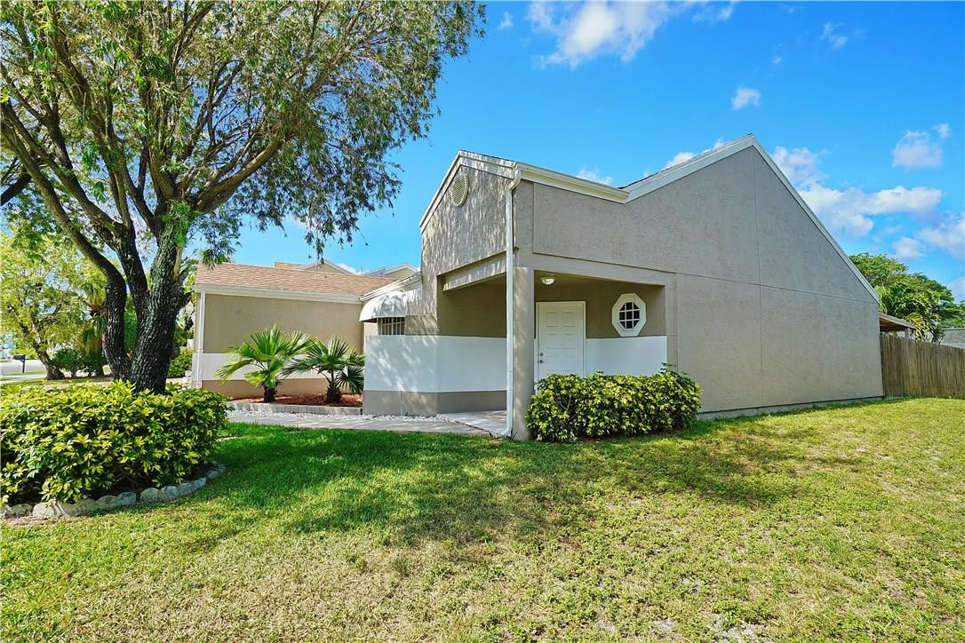 8318 Dynasty Drive Boca Raton, FL 33433 - Photo 2 of 22 Photo 2