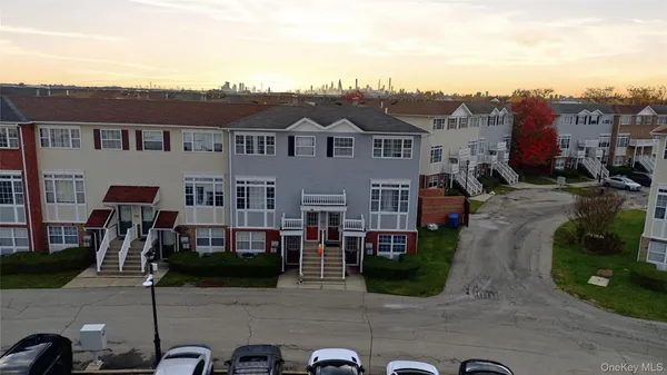 $525,000 | 163 Surf Drive | Harding Park