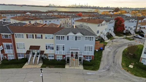 $525,000 | 163 Surf Drive | Harding Park