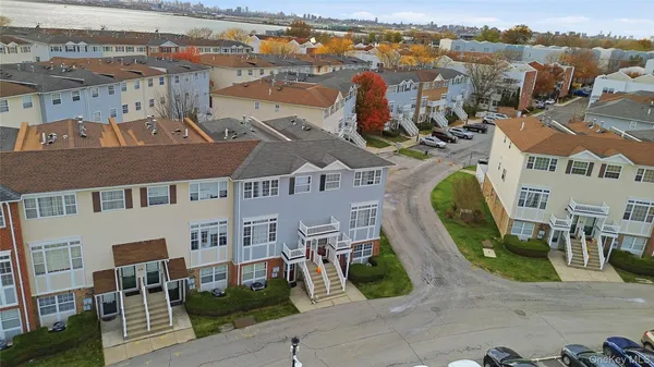 $525,000 | 163 Surf Drive | Harding Park