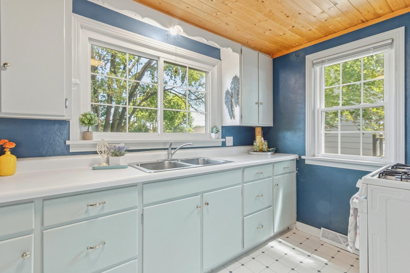 4711 Camden Road Madison, WI 53716 - Photo 8 of 39