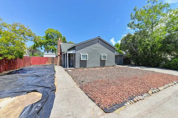 a view of backyard of house
