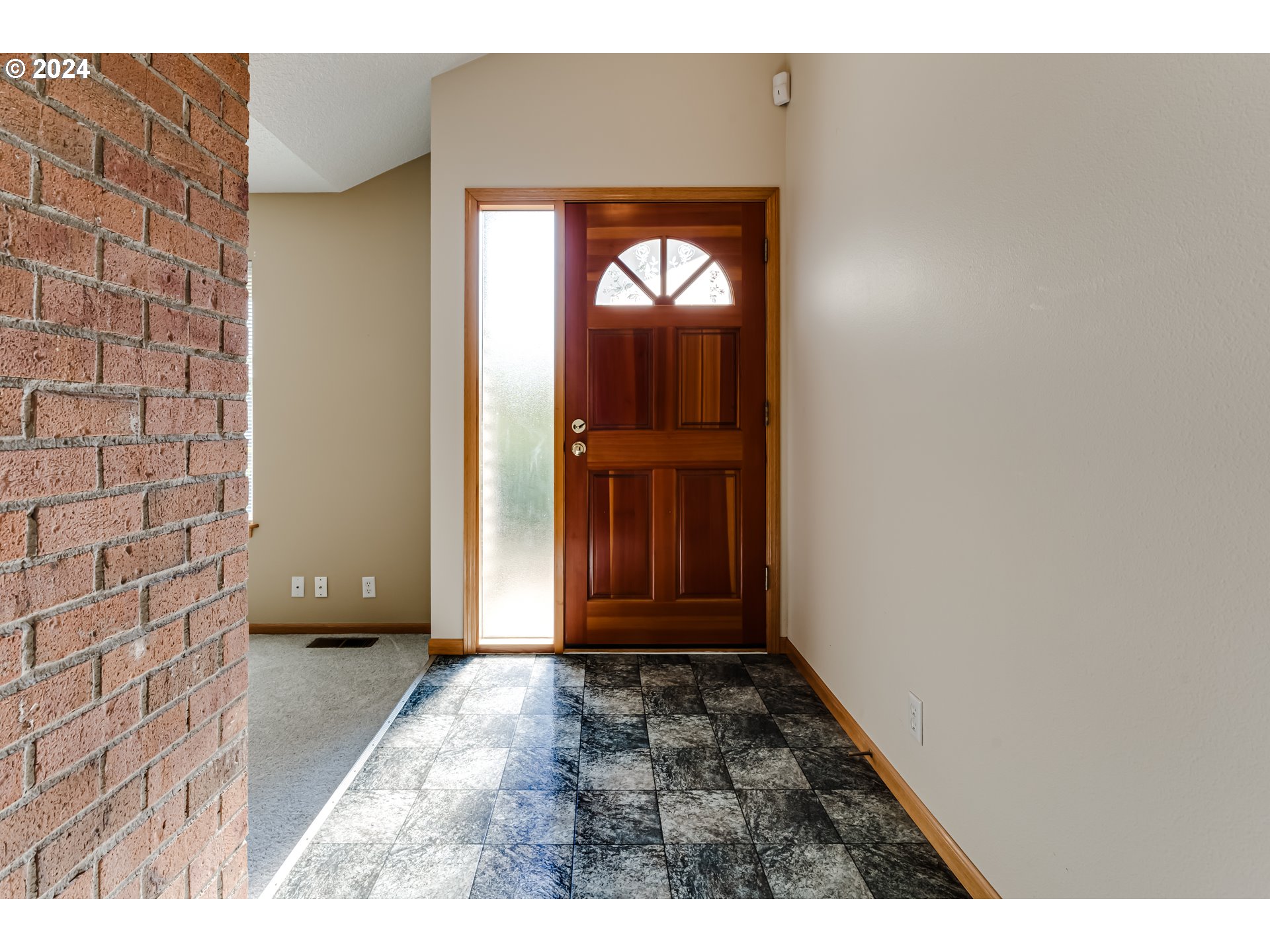 530 66th Street Springfield, OR 97478 - Photo 3 of 36 a view of entryway with wooden floor